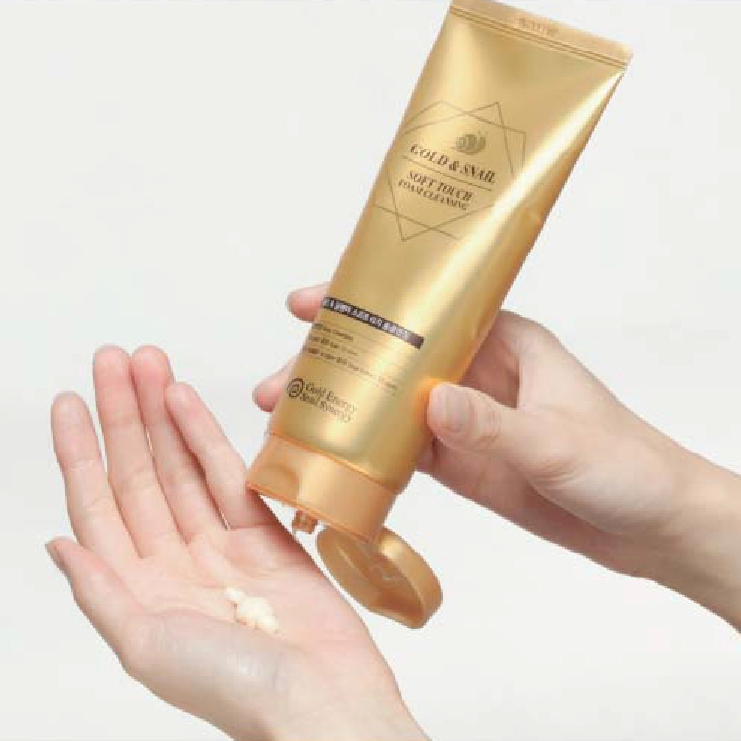 Sữa Rửa Mặt Ốc Sên Phục Hồi Da Chiết Xuất Vàng Làm Sạch Sâu Dịu Nhẹ Cho Da Nhạy Cảm 170ml Gold Energy Snail Synergy